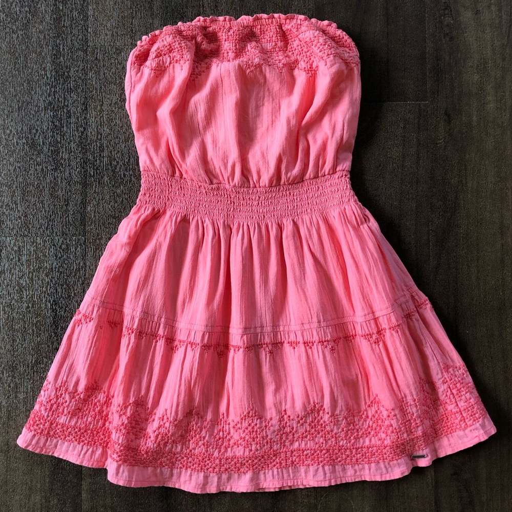 🌺 Hollister embroidered coral dress S